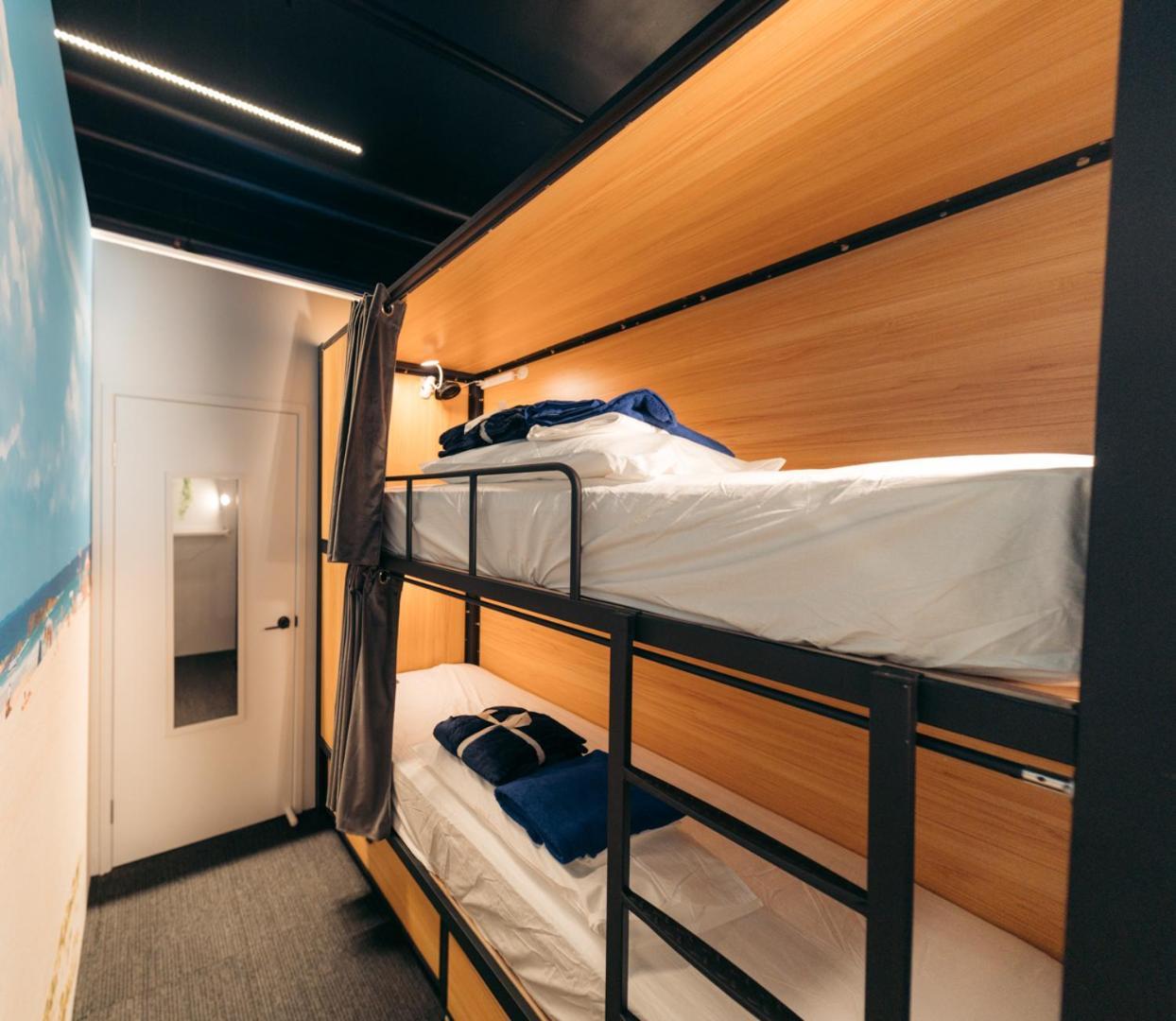 Capsuleaccom Hostel Gold Coast Bagian luar foto