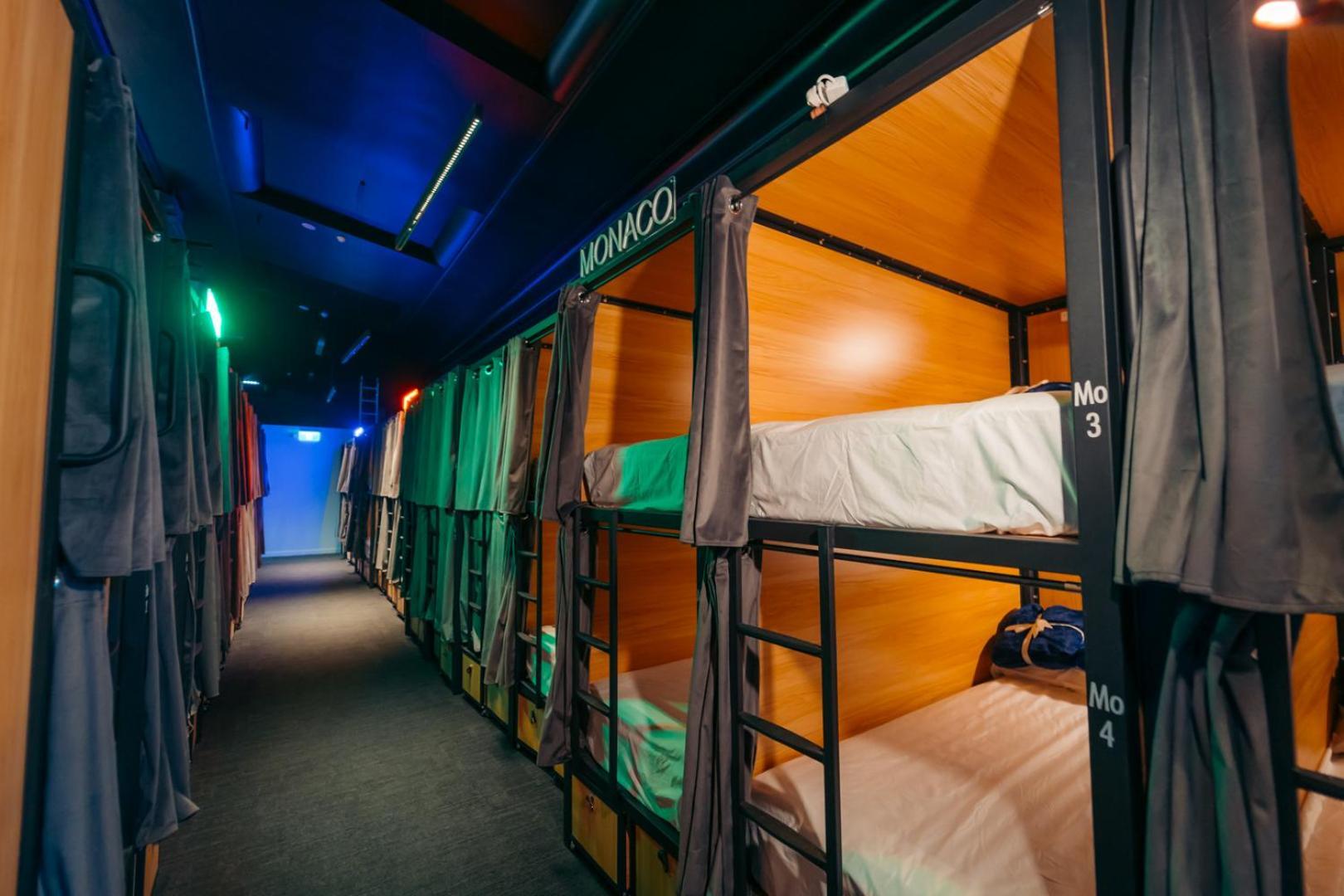 Capsuleaccom Hostel Gold Coast Bagian luar foto
