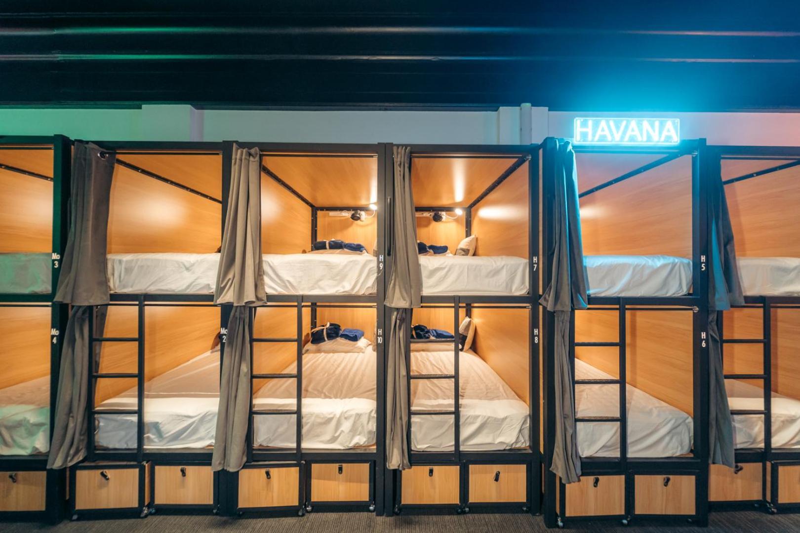 Capsuleaccom Hostel Gold Coast Bagian luar foto