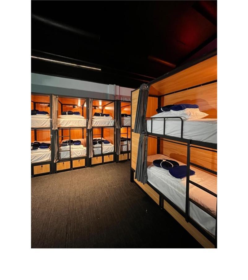 Capsuleaccom Hostel Gold Coast Bagian luar foto