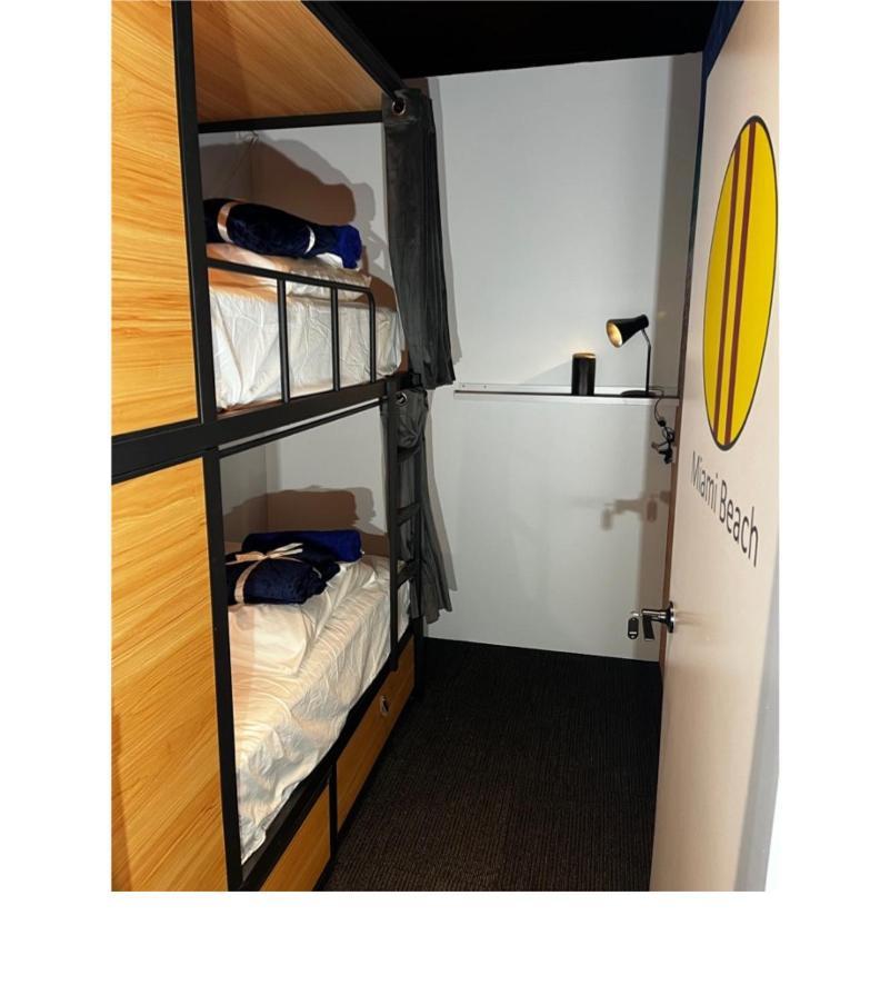 Capsuleaccom Hostel Gold Coast Bagian luar foto