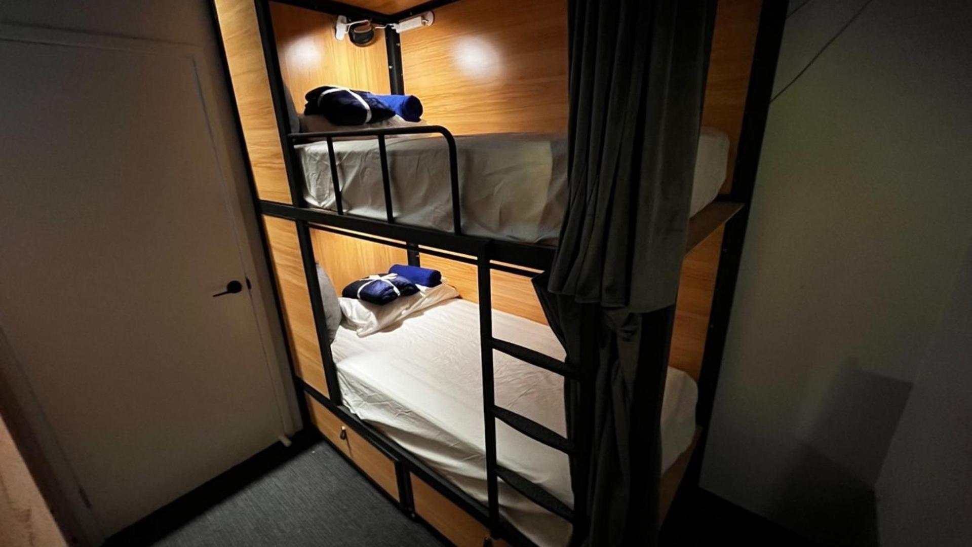Capsuleaccom Hostel Gold Coast Bagian luar foto